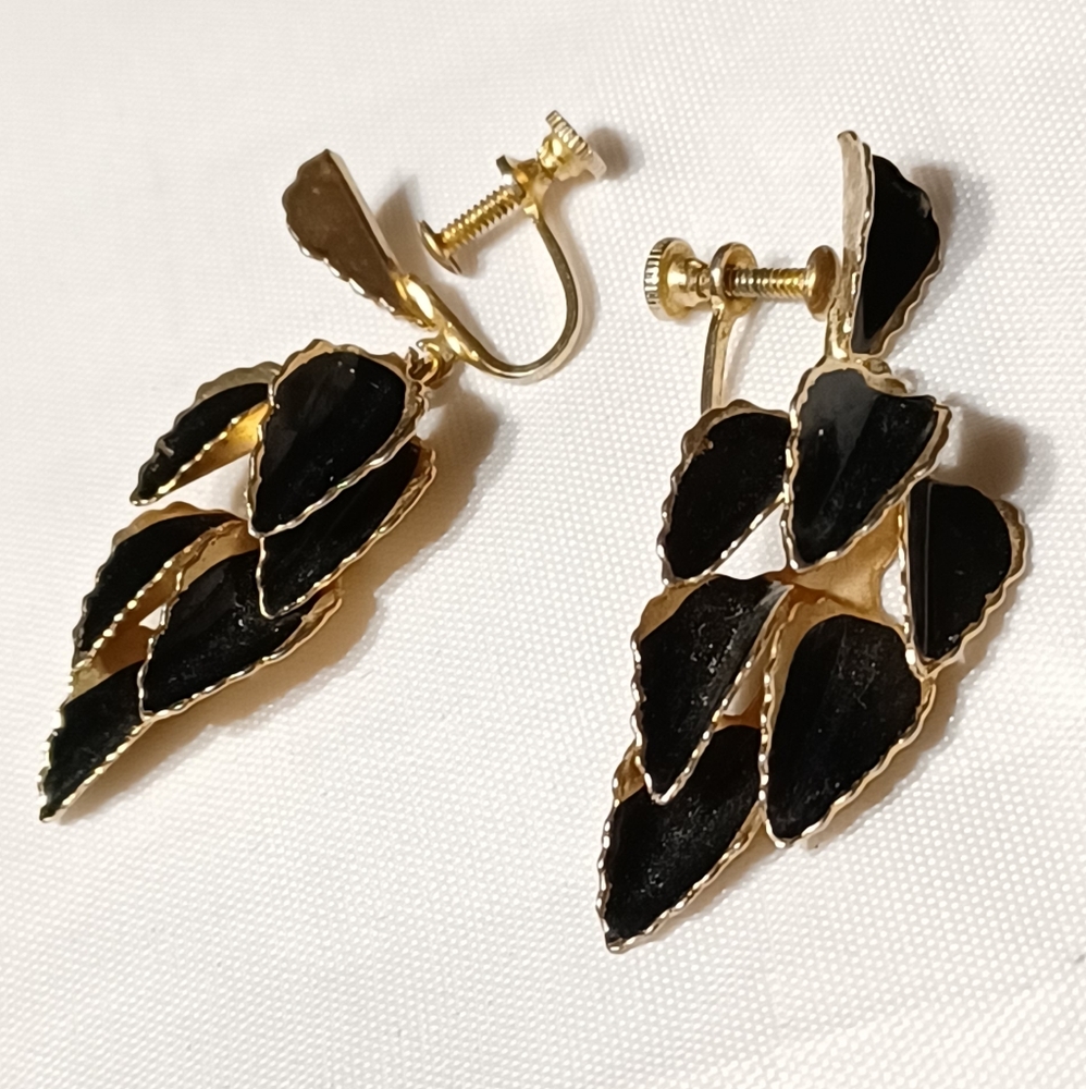 VINTAGE Adjustable Clip On Earring.